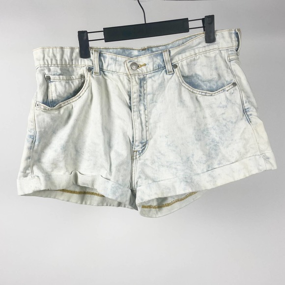 Levi's Levi Strauss Acid Wash Light wash Denim Shorts Jean Size 33 - Picture 3 of 8